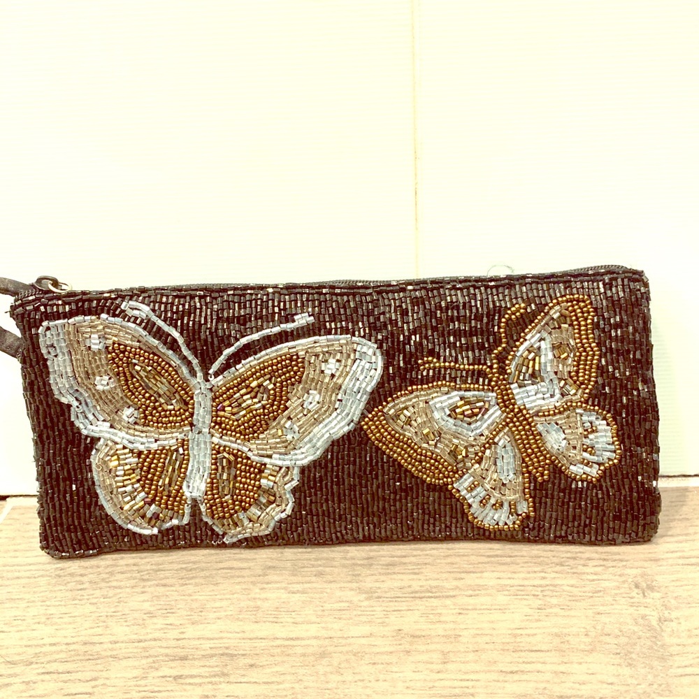 ⭐️HP⭐️ Liz Claiborne butterfly clutch wristlet